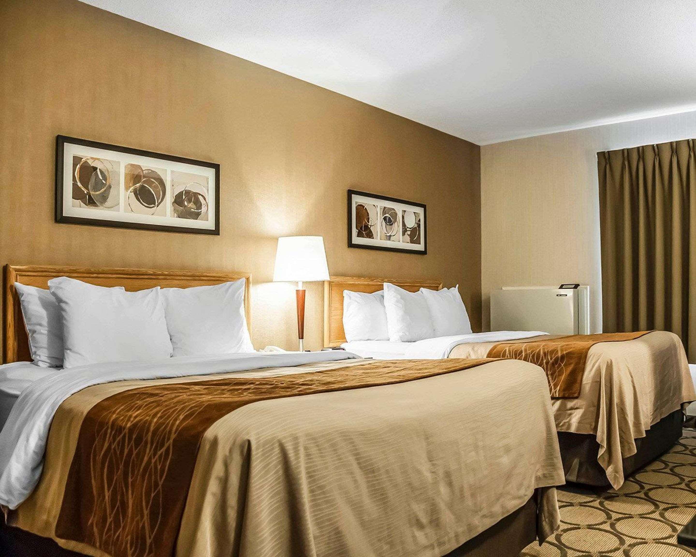 فندق كومفورت إن لافال المظهر الخارجي الصورة